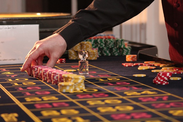 Beim Roulette könnten Spieler ihrem Glück mit der Wahrscheinlichkeitsrechnung auf die Sprünge helfen.